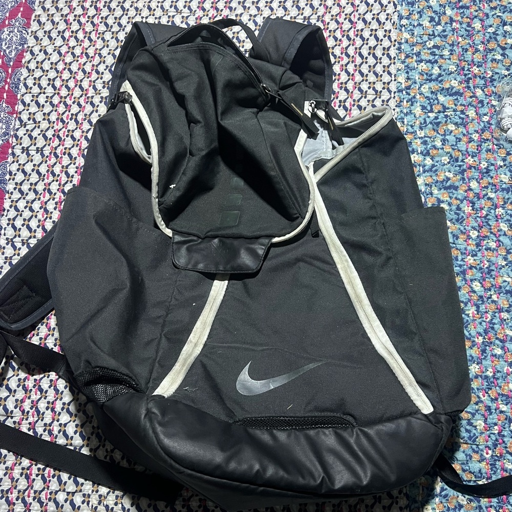 Nike Elite Quad Zip System Basketball Hoops Backpack